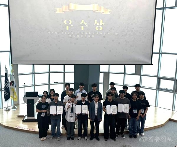 2-2.김다경 졸업생(수상사진).jpg