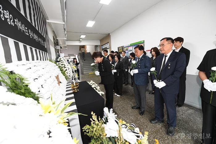 [사진] 260715 청주시의회  오송참사 3주기 시민분향소 참배(1).JPG