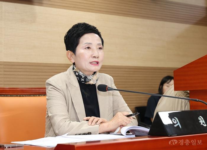 1. 조례발의 하는 이기애 의원_1.JPG