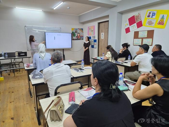 국제교육원, 우즈베키스탄 한국어교원 역량강화 연수 운영(사진2).jpg