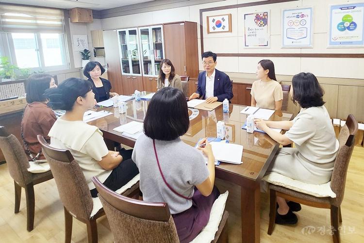 (7.23. 추가보도자료) 윤건영 교육감, _교육활동 보호 찾아가는 소통간담회_ 운영(사진1).jpg