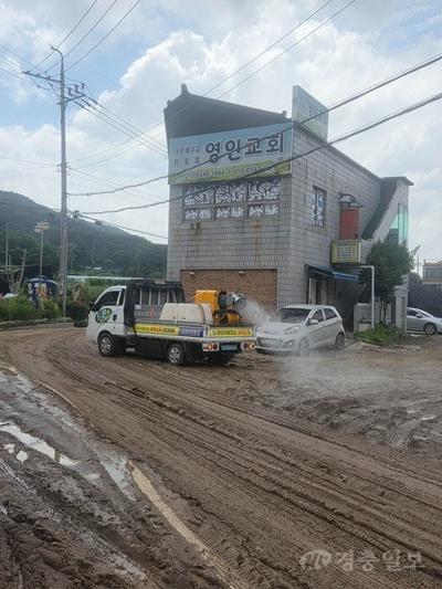 4. 아산시, 영인·인주면 수해지역 긴급 방역소독 실시… 주민 건강 보호 총력(1).jpg