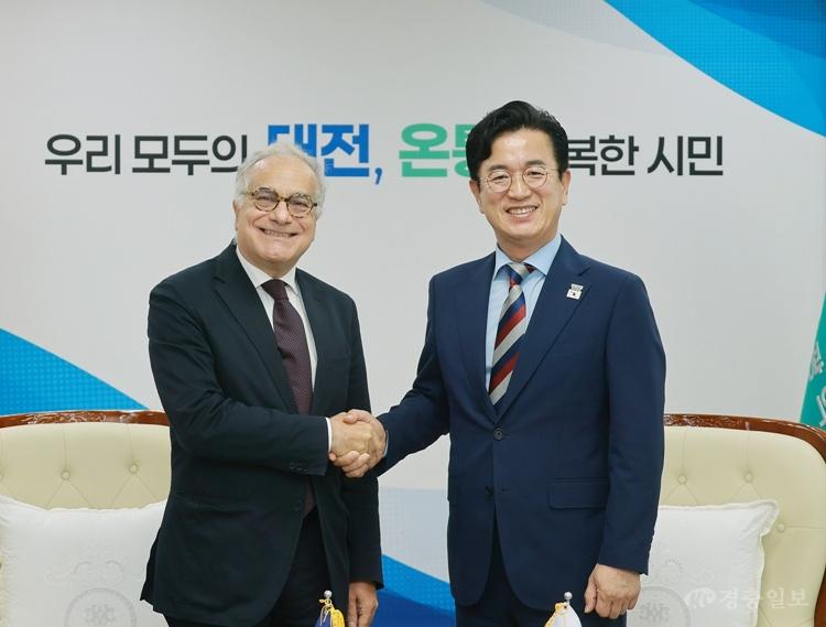 1. 허태정 대전시장, 주한 유럽연합 대사 만나 협력 방안 논의 1.jpg