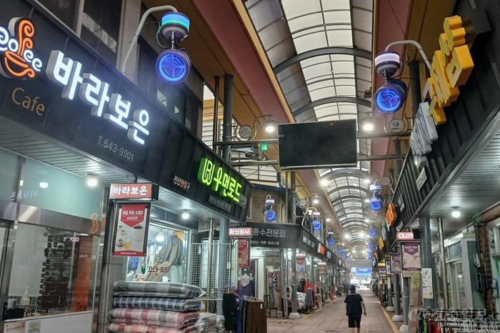 7.29.보은군, 전통시장 증발냉방장치 설치 완료…30일부터 본격 가동(1).jpg