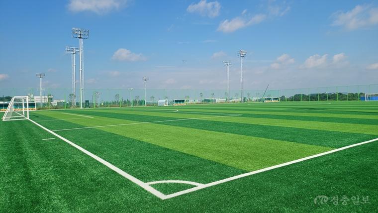 축구종합센터건립추진과(코리아풋볼파크 인조잔디 전경).jpg