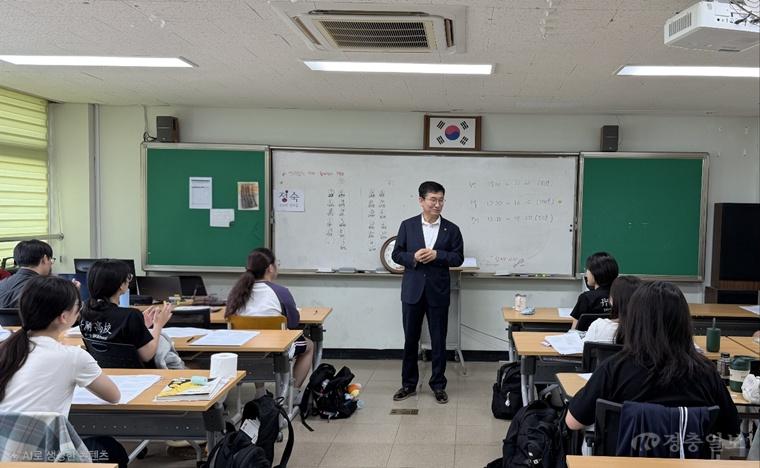 (7.31. 추가보도자료) 윤건영 교육감, 방학중 배움의 깊이와 폭을 넓게...학생 성장 이어가는 충북교육(사진1).jpg