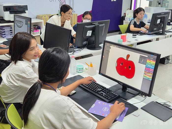 진로교육원, 이주배경학생 대상 꿈키움 진로체험 운영(사진 1-디자인마을).jpg