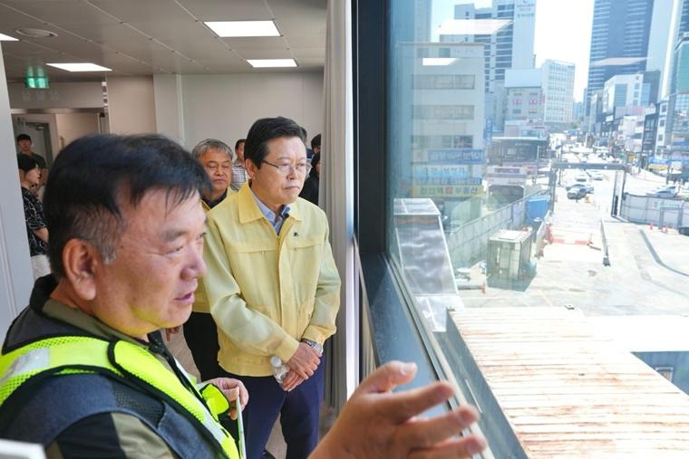 정책기획과(장기수 천안시장 도심 핵심사업 현장점검-신역사).jpg