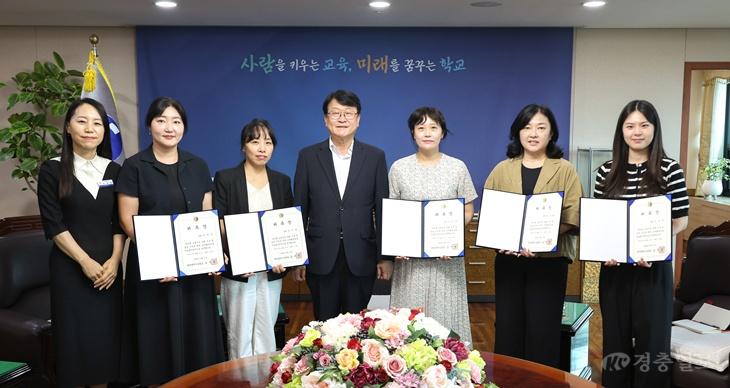 2-1. 마음봄지원단 위촉식 사진(단체).jpg