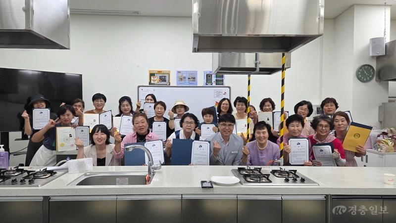 한방꽃차소믈리에 수료식 사진.jpeg