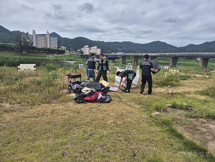 충주 단월강수욕장 ‘불법 장박텐트’ 행정대집행 실시 2.jpg