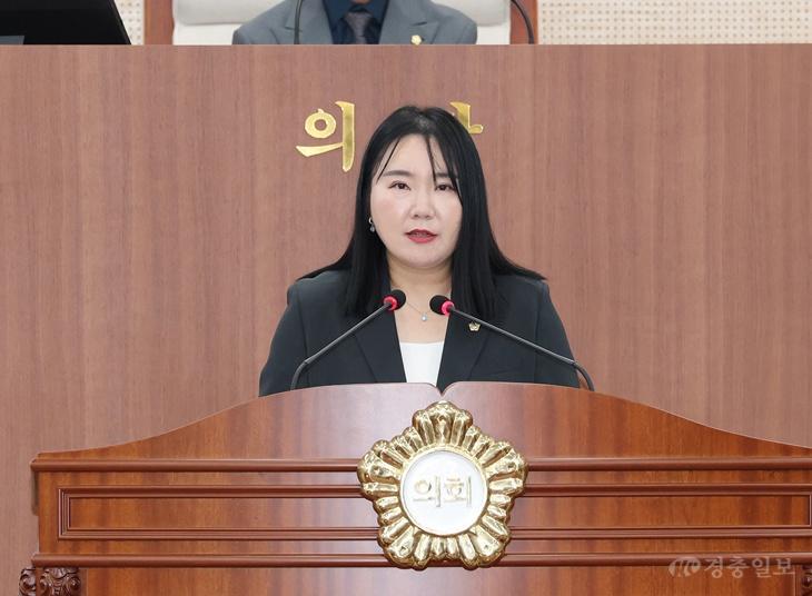 사진1_위민경 의원이 5분 발언을 하고 있다.JPG