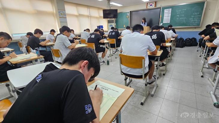 충북교육청, 고3 수능 실전 대비 자체 모의평가 실시(사진1).jpg