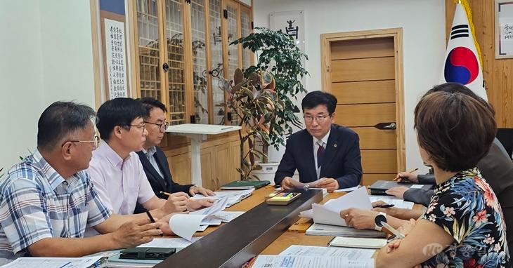 (8.28. 추가보도자료)윤건영 교육감, 학생의 오늘과 충북의 미래를 위한 일, 충북도와 지혜롭게 풀어가겠다-사진.jpg