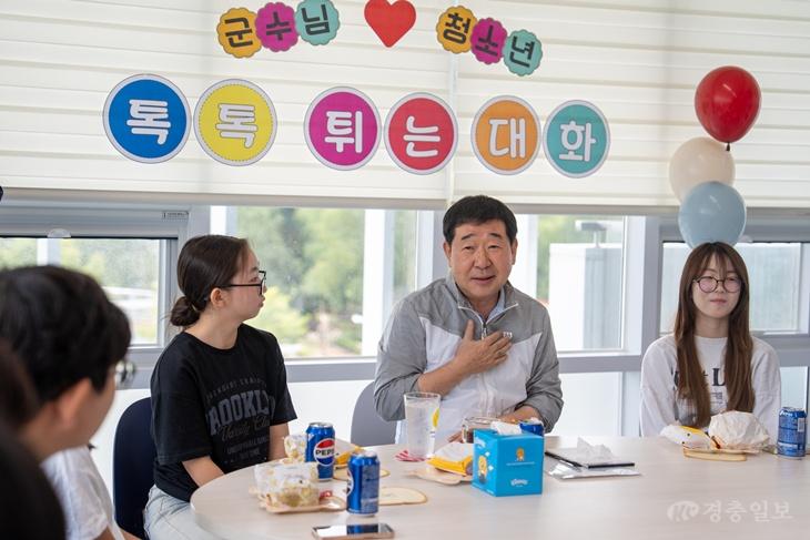 톡톡 간담회 사진 2.jpg