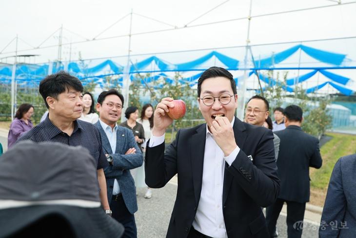 충주시, 차세대 사과 품종 '이지플' 현장평가회 개최 (1).jpg