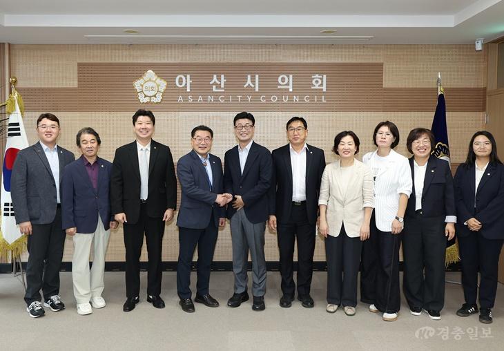 사진1_대구 달서구의회 경제도시위원회와 간담회를 갖고 청사 견학 및 의정 교류 시간을 가졌다.JPG