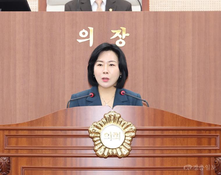 사진1_김은아 의원이 ‘제2중앙경찰학교 아산시 유치 촉구 결의안‘을 대표 발의하고 있다.jpg
