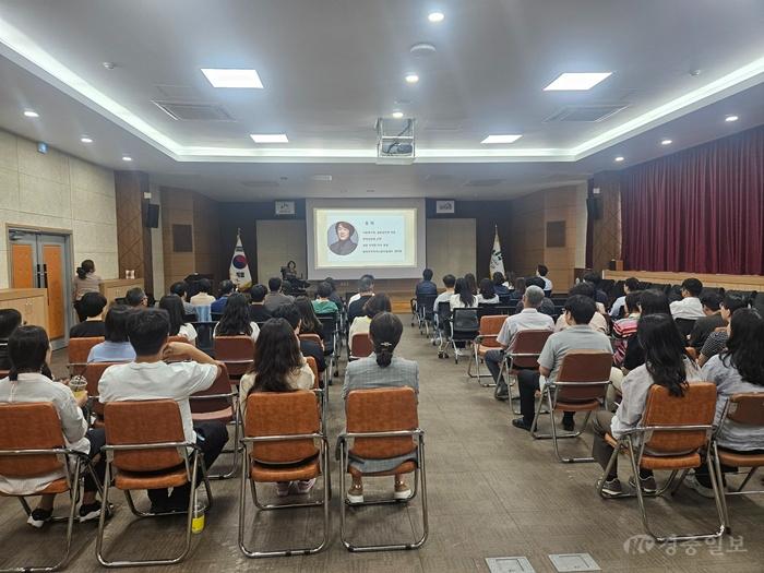 16일 오후 군청 대회의실에서 열린 괴산 공직자 2026년 장애인식 개선 교육 (1).jpg