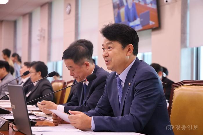 복기왕_국토교통부장관인사청문회_(1).jpg