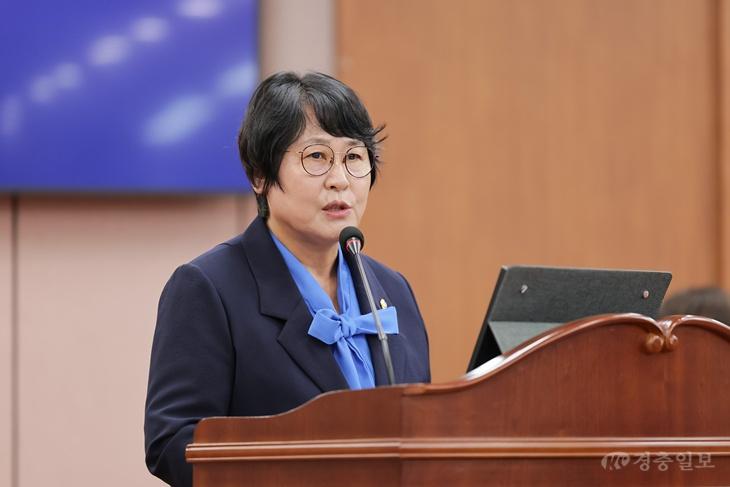 [사진] 26.9.18. 이향숙 증평군의회 의원, ‘도시의 첫인상이 경쟁력입니다. 증평의 관문에 설치된 인삼조형물의 재검토 제안’이라는 주제로 5분 자유발언.jpg