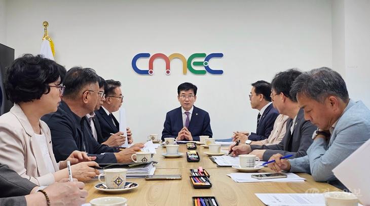 (9.18. 추가보도자료) 윤건영 교육감, 선생님과 학생 모두 회복하도록 교육청이 끝까지 함께 할것(사진).jpg