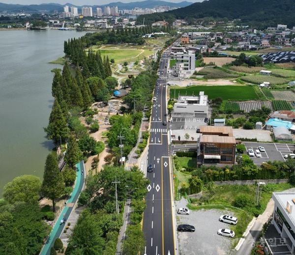 1. 아산시, 신정로 확·포장공사 준공…신정호 카페거리 교통환경 개선.jpg