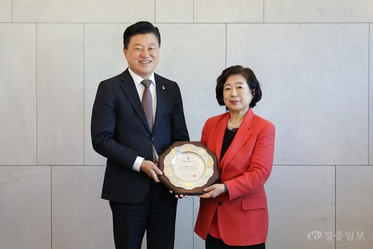 20261002 - 현정은 현대그룹 회장 명예도지사 위촉식(현대그룹 제공).jpg