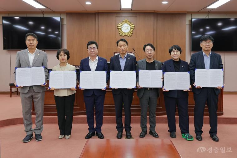 [사진]26.10.8.증평군의회,한국교통대·충북대 통합 중단에 따른 성명서 발표.jpg