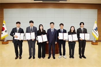 충북교육청, 친절교직원·민원서비스 우수부서 표창