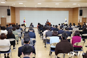 윤건영 충북교육감, “마음을 다스려야 멀리 간다”…11월 월례조회서 ‘영정치원’ 강조