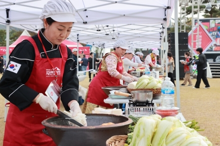 전국 김치 명인들, 괴산김장축제서 한판 승부