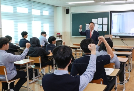 설동호 교육감, 유성고 방문해 수능 대비 상황 점검