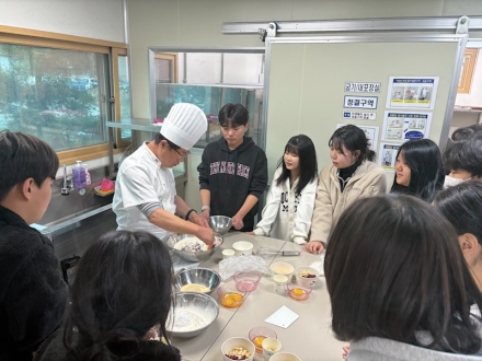 부강면, 청소년 제안 사업 잇따라 개최… 제과체험·영화상영 호응