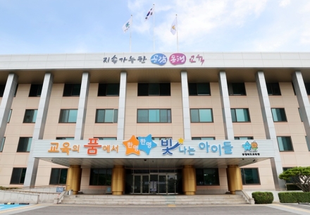 윤건영 교육감, 주간정책회의서 학생 지원·안전·직업교육 강화 주문
