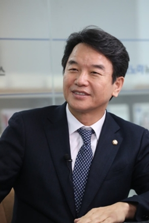 문진석 의원 , 더불어민주당 국정감사 우수의원 4 년 연속 수상 쾌거