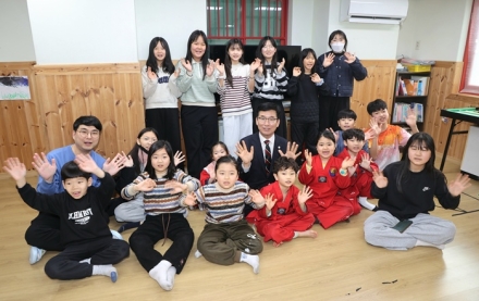 윤건영 교육감, 아동복지시설 찾아 설맞이 나눔 실천