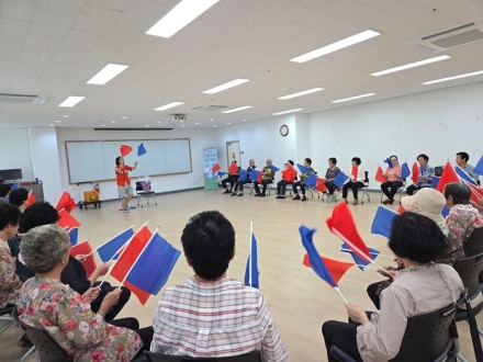 신흥사랑주택 실버복지관, 여가·건강·문화 아우른 종합 프로그램 눈길