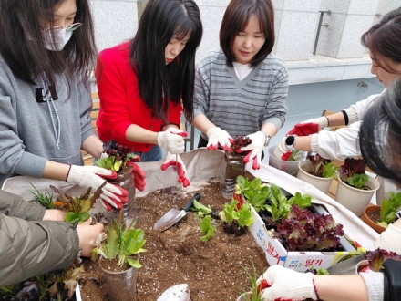 충북교육청 환경교육센터 ‘와우’, 학부모와 함께하는 업사이클링 체험 진행