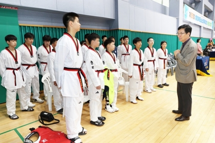 윤건영 교육감, 충북소년체전 찾아 학생선수 격려