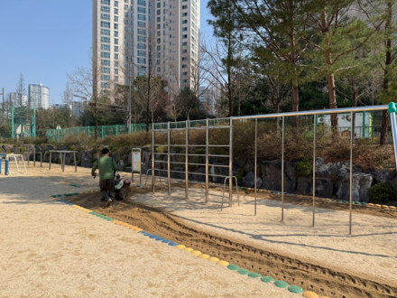 세종학교지원본부, 어린이 모래놀이터·우레탄 바닥재 소독 지원 추진