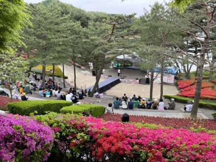 청남대 ‘영춘제’ 개막…모노레일 타고 즐기는 봄꽃 향연