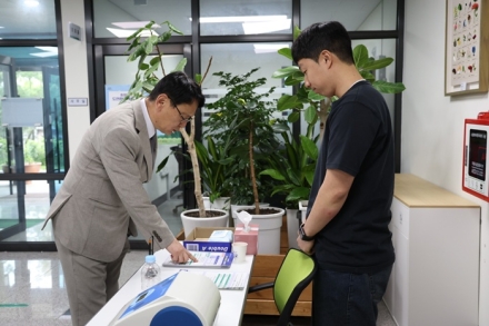 충남도 ‘고유가 피해지원금’ 지급 시작…현장 점검 나선 홍종완 부지사