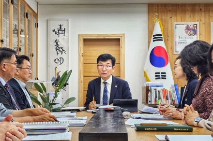 충북교육청, 교복 제도 개선 본격화…“가격·품질 동시 해결”
