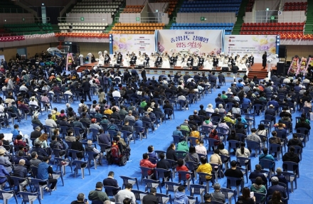 충남도, 장애인 부부 33쌍 백년가약 축복…공주서 합동결혼식 개최