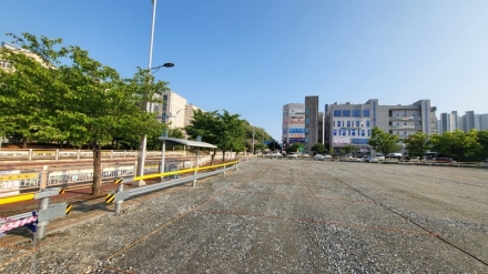 아산시 둔포 테크노밸리 임시주차장 개방 “학교 앞 숨통 트였다”
