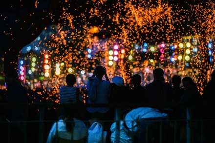 세종호수공원 수놓은 불꽃비…‘2026 세종낙화축제’ 10만 관람객 매료