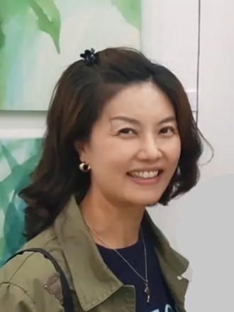 생명의 빛을 한지 위에 쌓다…문희 초대개인전 ‘살아있다는 것은_’ 개최