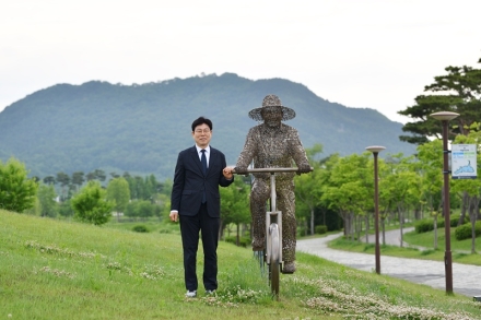 임전수 후보, 노무현 대통령 17주기 추모…“민주주의 교육 실현”