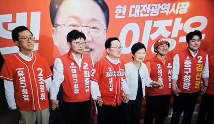 박근혜 전 대통령, 이장우 캠프 전격 방문…충청 민심 흔들었다
